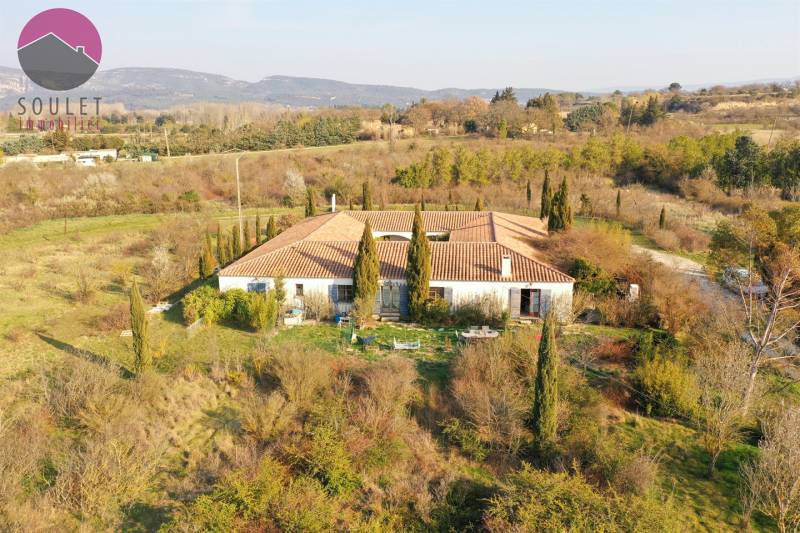 Villa type hacienda L'Isle sur la Sorgue Campagne proche centre ville Possibilité hangar et 1ha en sus